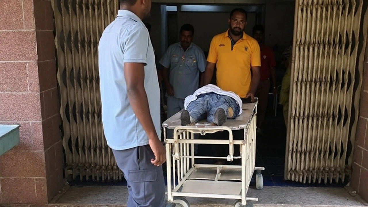एटा में चार-पहिए वाली गाड़ी ने पार्केड बाइक को टकराया, दो युवाओं को चोटें आईं