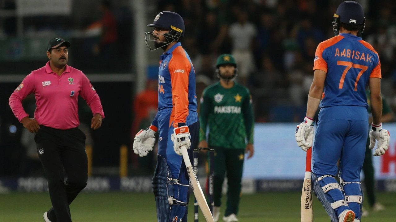 Pakistan ने 11 रन से Bangladesh हराया, Asia Cup 2025 फ़ाइनल में India का सामना करेंगे